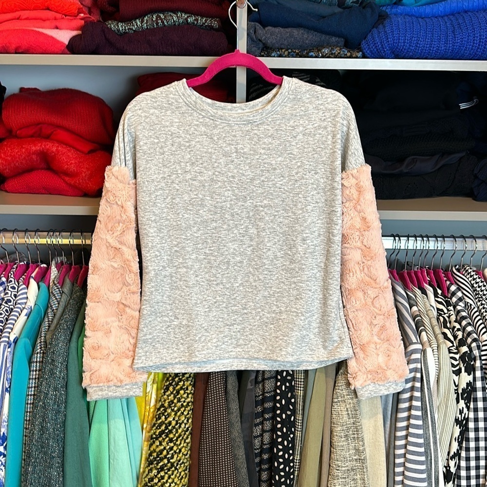 Unbranded gray and pink faux fur long sleeve crew neck sweatshirt size XS